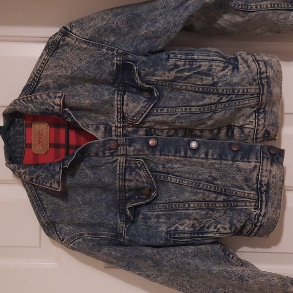 Vintage Denim Kids large Levi's Jacket with Buffalo plaid print inside acid wash - Picture 2 of 8